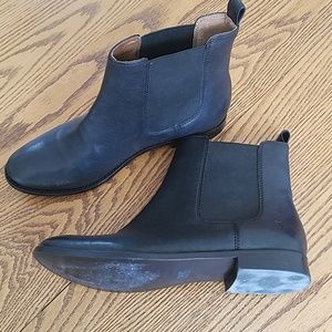 Sold! NWOT Frye Anna Chelsea boots